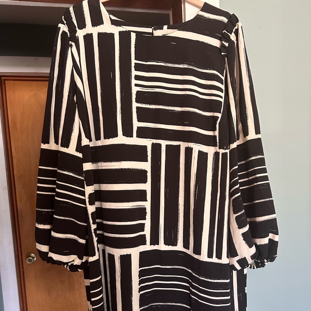 Black and White Geometric Long Sleeve Dress